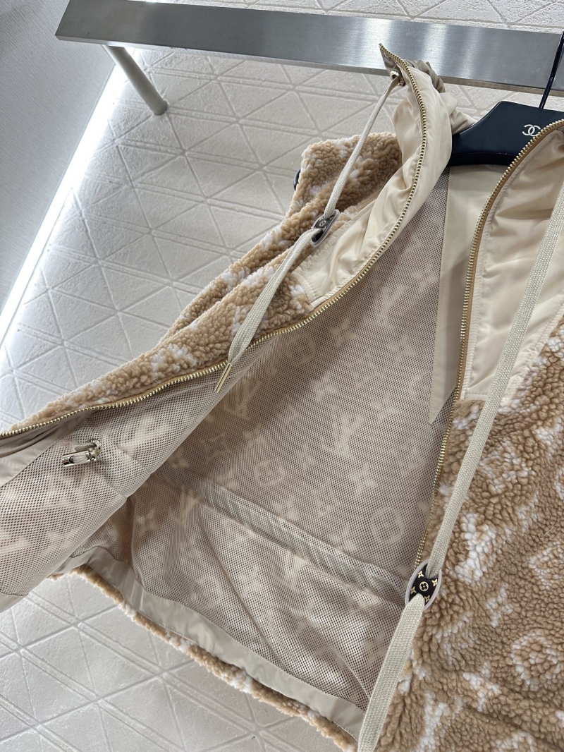 l0vis Vvtt0n outwear